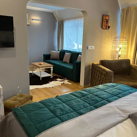 Moura & Villas Mountain Relax فندق بوروفتس